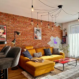  Apartment Vinyl Gozsdu