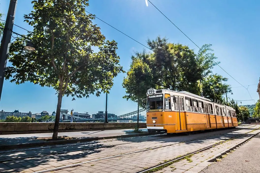Mickey'S Chain Bridge Apartments Budapest Hungary